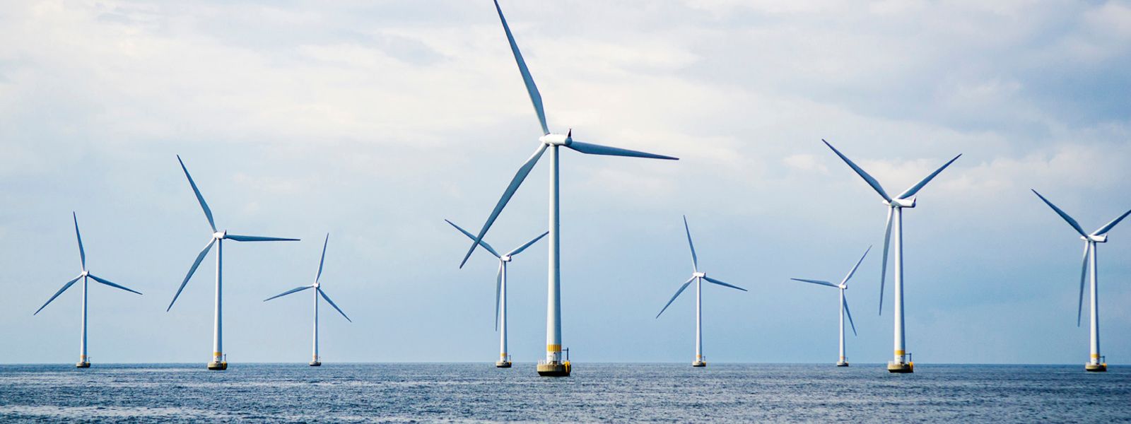 Offshore wind turbines in an off-shore wind park